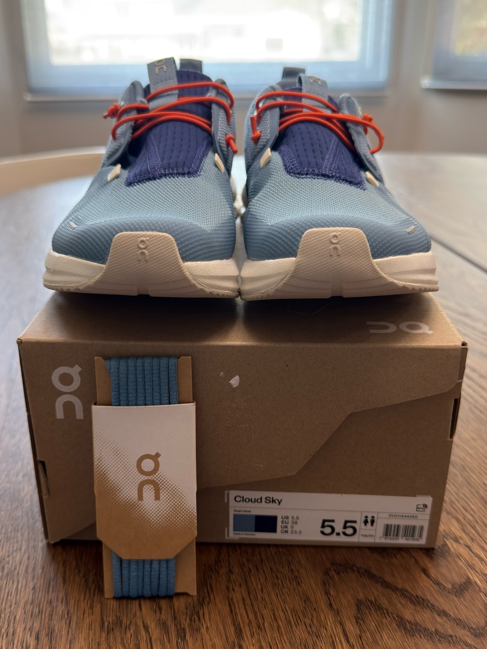 On Cloud Sky Youth Running Shoes Dust Acai Size 5.5 Youth 7 Womens NIB Sneakers